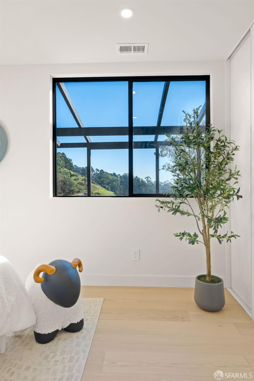 Detail Gallery Image 33 of 48 For 131 Turquoise Way, San Francisco,  CA 94131 - 3 Beds | 3/1 Baths