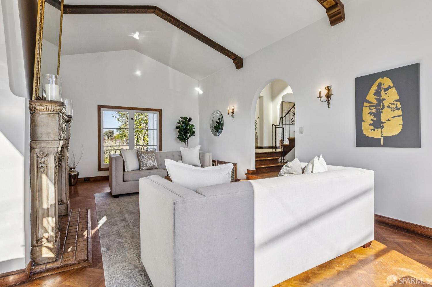 Detail Gallery Image 9 of 55 For 2830 Lawton St, San Francisco,  CA 94122 - 3 Beds | 1/2 Baths