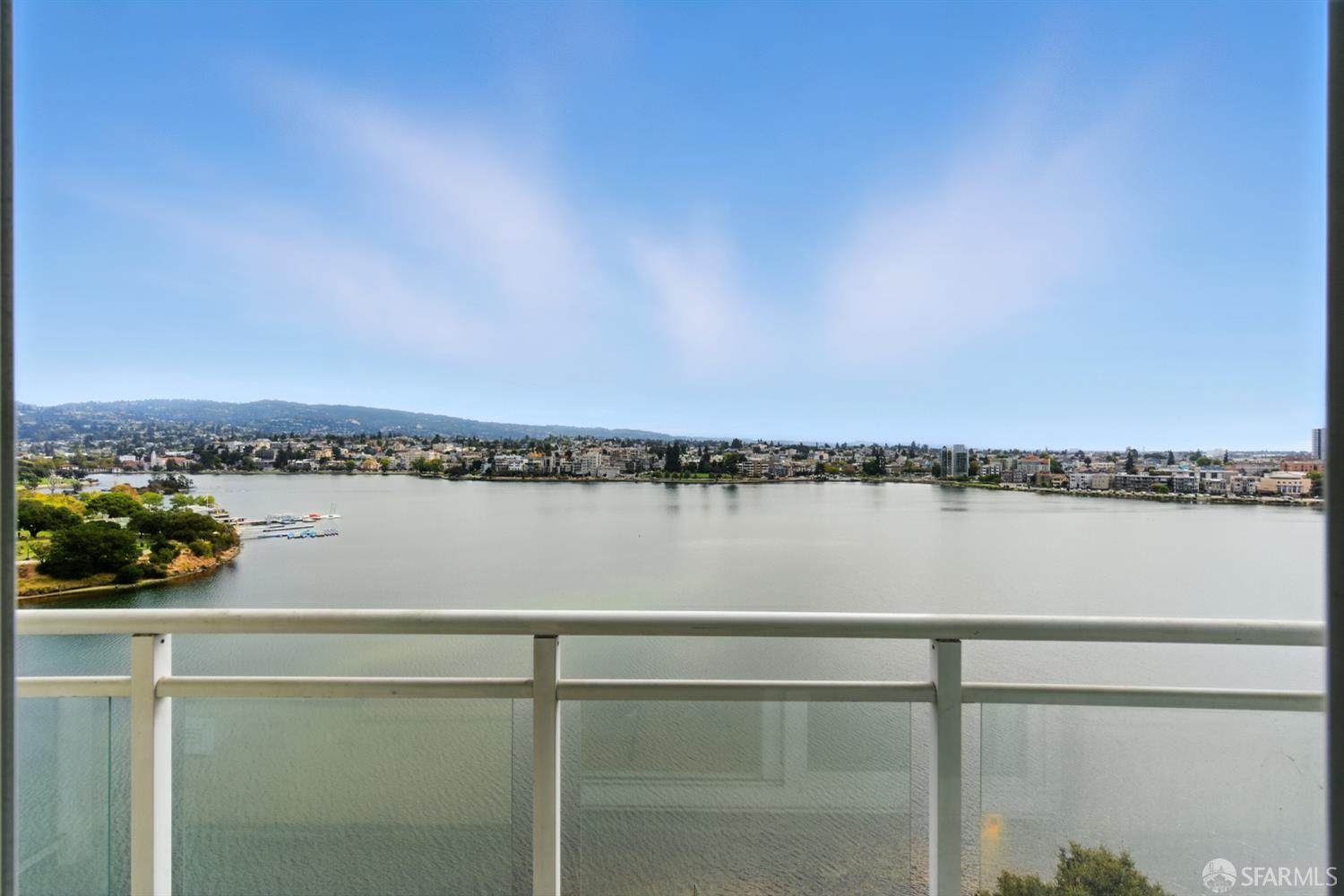 Detail Gallery Image 7 of 28 For 1 Lakeside Dr #1006,  Oakland,  CA 94612 - 1 Beds | 1 Baths