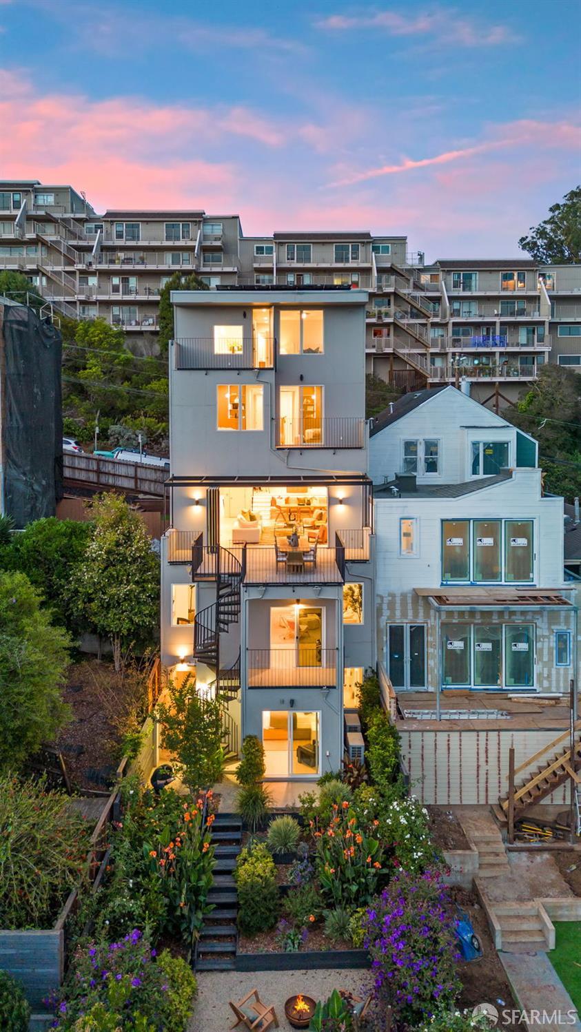 Detail Gallery Image 67 of 74 For 479 28th St, San Francisco,  CA 94131 - 7 Beds | 6/1 Baths