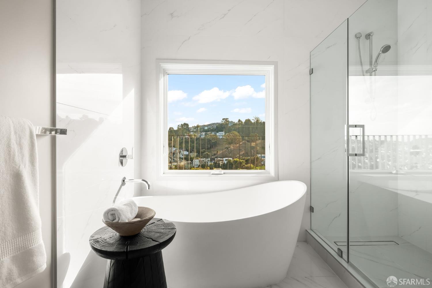 Detail Gallery Image 20 of 74 For 479 28th St, San Francisco,  CA 94131 - 7 Beds | 6/1 Baths