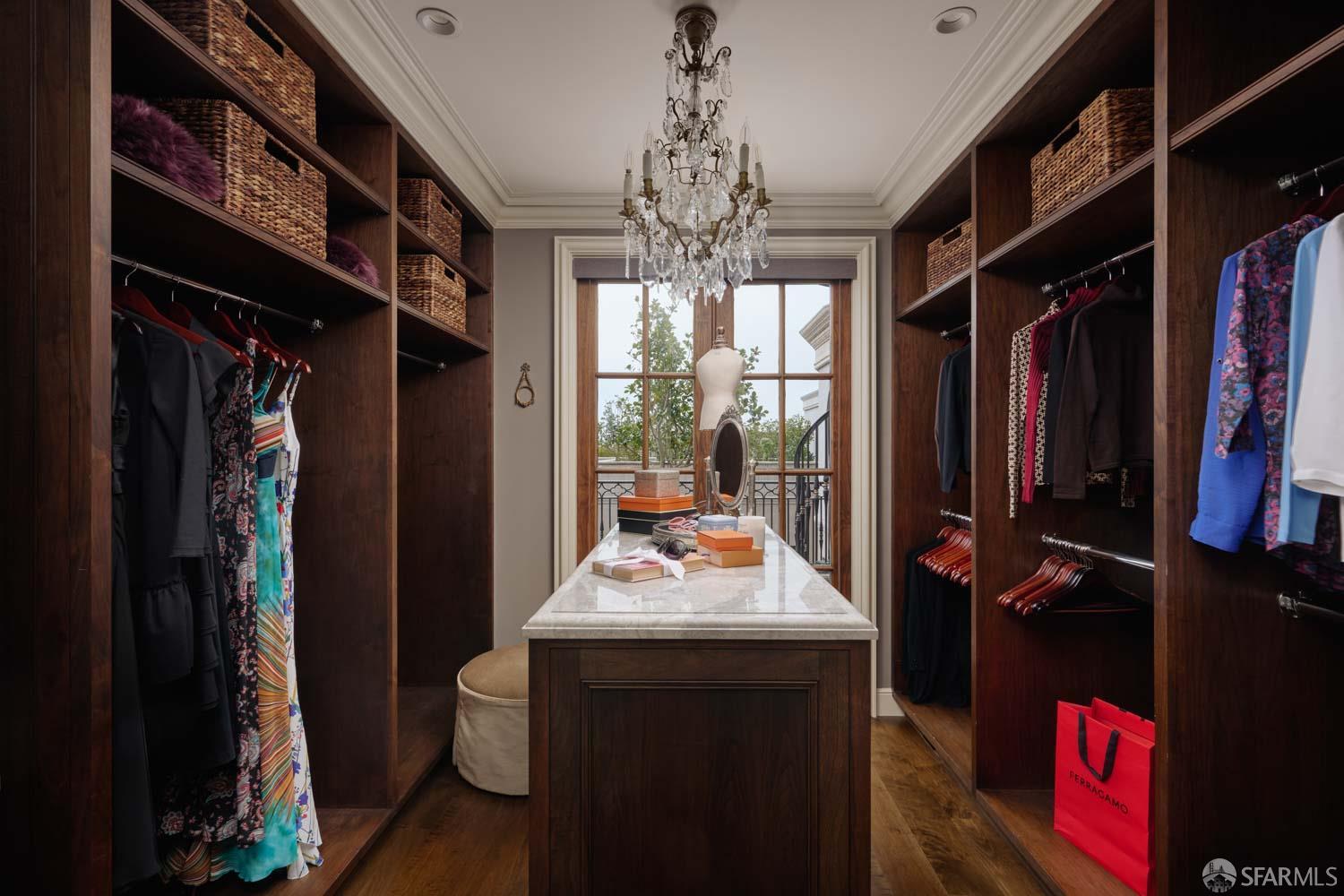 Detail Gallery Image 23 of 56 For 3199 Jackson Ave, San Francisco,  CA 94115 - 9 Beds | 10/5 Baths