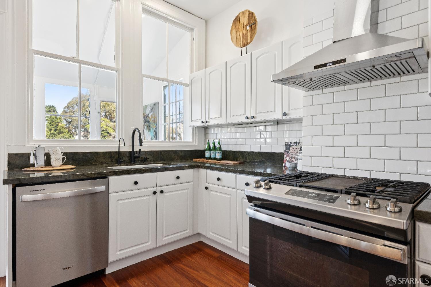 Detail Gallery Image 14 of 55 For 1750 Page St, San Francisco,  CA 94117 - 2 Beds | 1 Baths