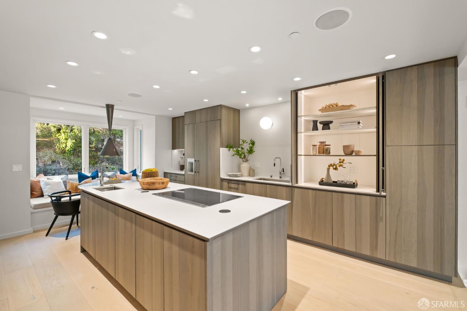 Detail Gallery Image 8 of 74 For 479 28th St, San Francisco,  CA 94131 - 7 Beds | 6/1 Baths