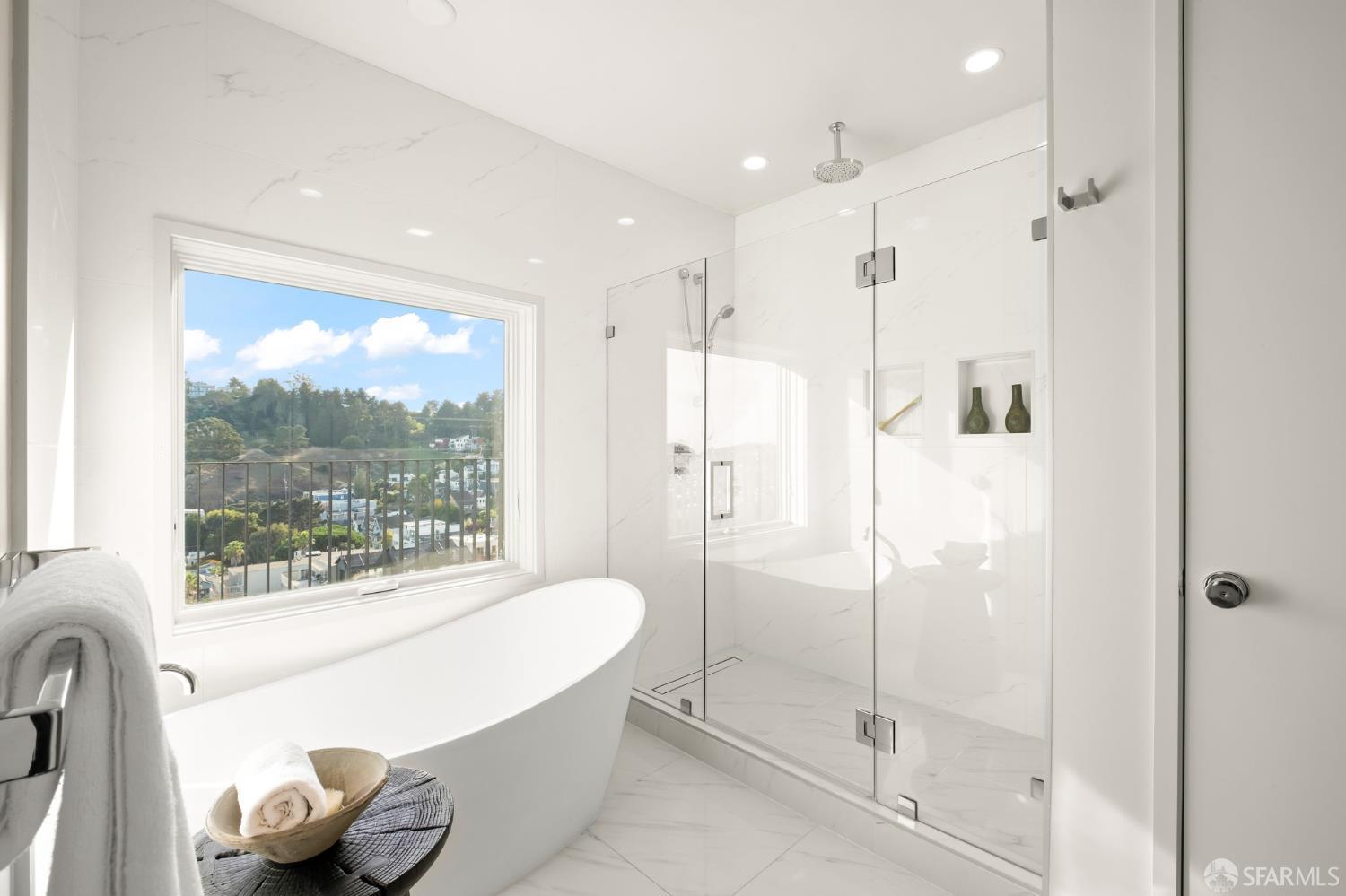 Detail Gallery Image 24 of 74 For 479 28th St, San Francisco,  CA 94131 - 7 Beds | 6/1 Baths