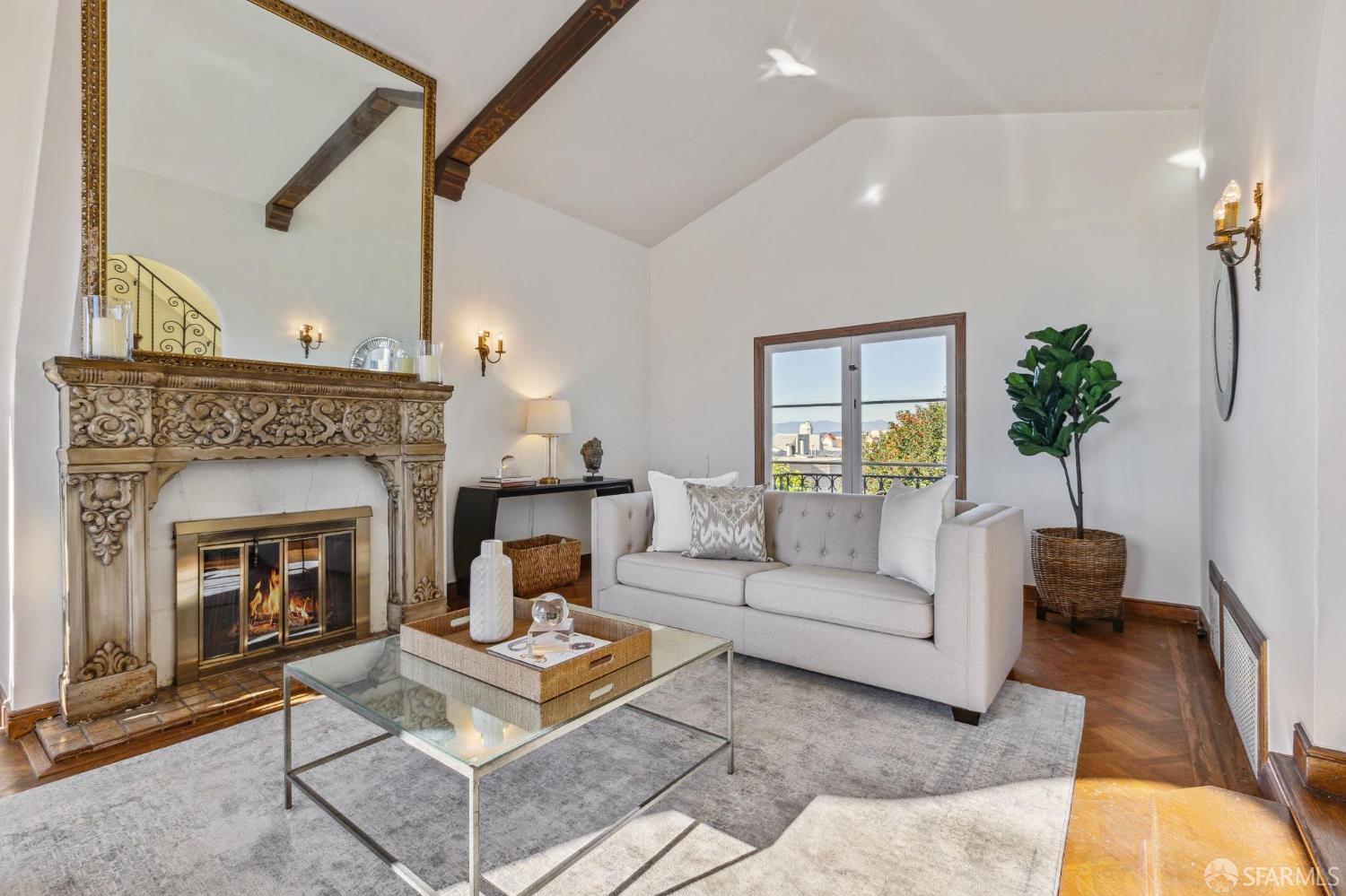 Detail Gallery Image 5 of 55 For 2830 Lawton St, San Francisco,  CA 94122 - 3 Beds | 1/2 Baths