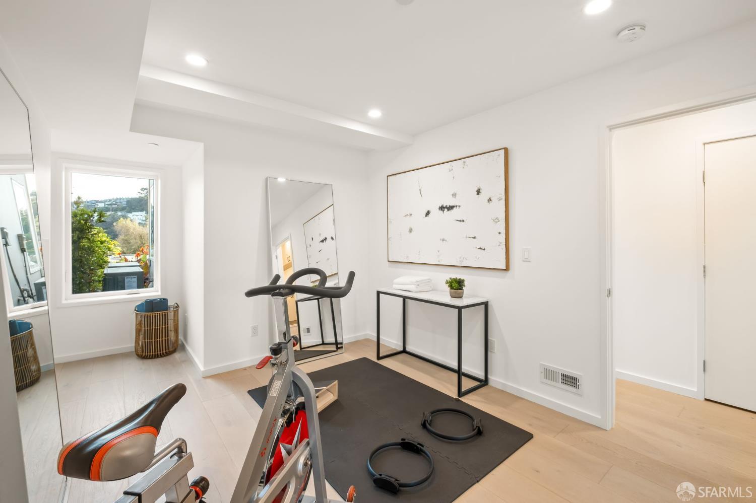 Detail Gallery Image 54 of 74 For 479 28th St, San Francisco,  CA 94131 - 7 Beds | 6/1 Baths