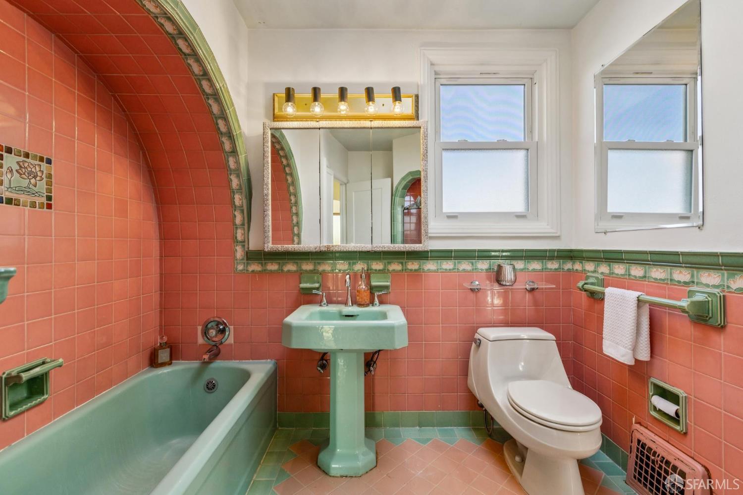 Detail Gallery Image 33 of 55 For 2830 Lawton St, San Francisco,  CA 94122 - 3 Beds | 1/2 Baths