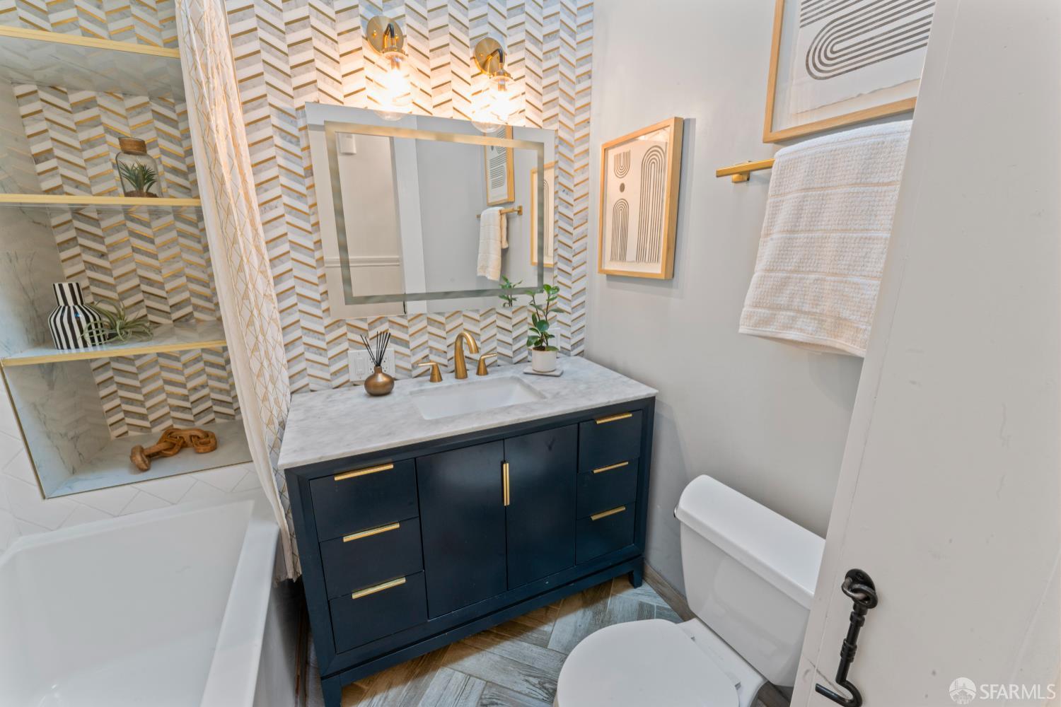 Detail Gallery Image 17 of 39 For 483 Oak St, San Francisco,  CA 94102 - 4 Beds | 2 Baths