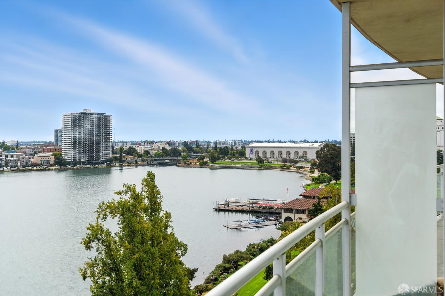Detail Gallery Image 9 of 28 For 1 Lakeside Dr #1006,  Oakland,  CA 94612 - 1 Beds | 1 Baths