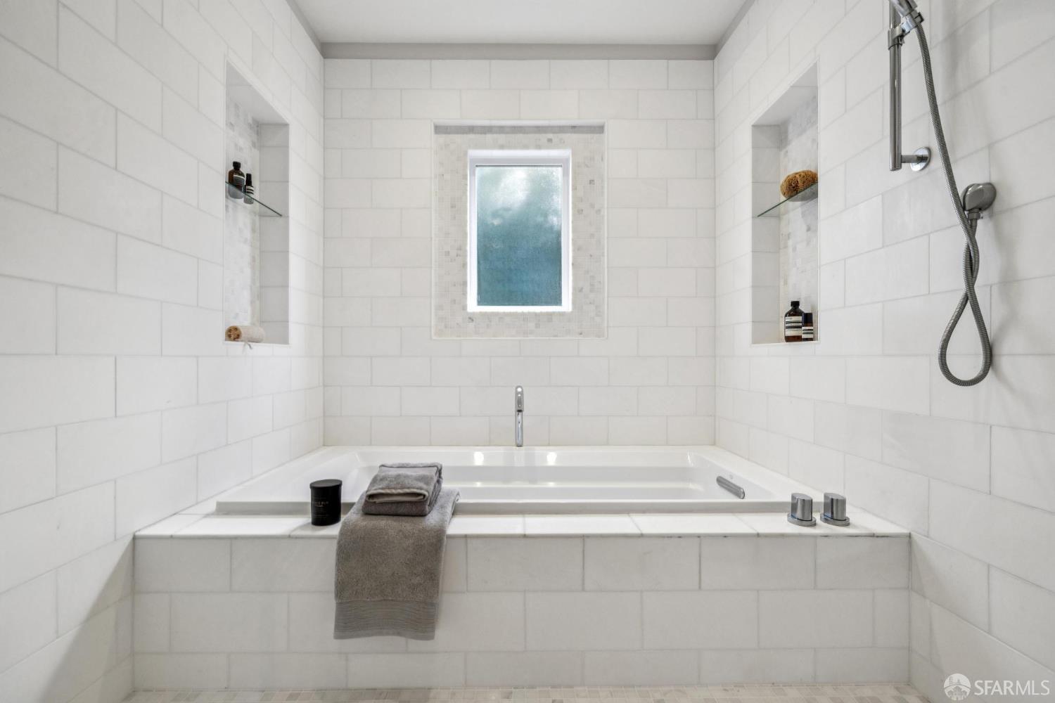 Detail Gallery Image 33 of 42 For 1141 Fell St, San Francisco,  CA 94117 - 3 Beds | 2 Baths