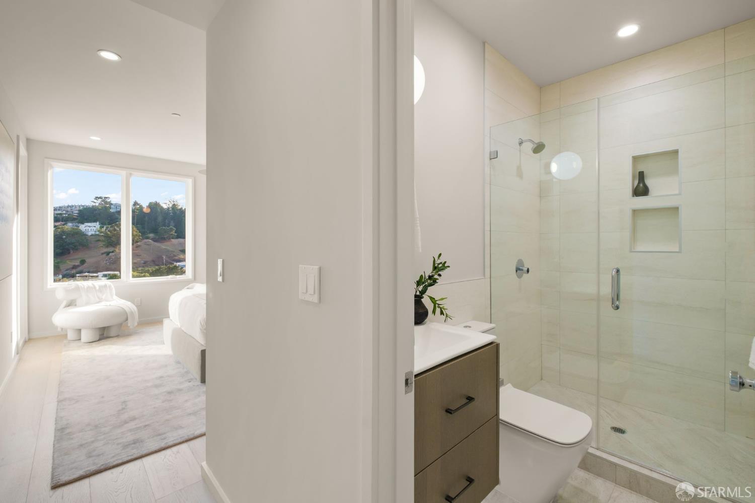 Detail Gallery Image 37 of 74 For 479 28th St, San Francisco,  CA 94131 - 7 Beds | 6/1 Baths