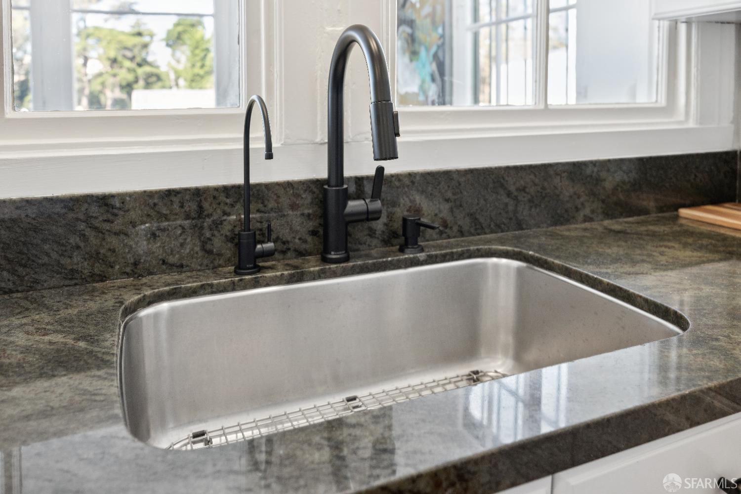 Detail Gallery Image 15 of 55 For 1750 Page St, San Francisco,  CA 94117 - 2 Beds | 1 Baths