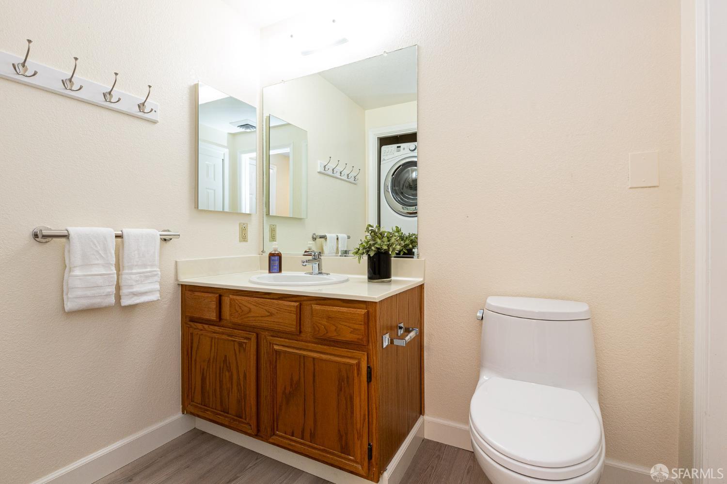 Detail Gallery Image 13 of 16 For 1840 Tice Creek Dr #2210,  Walnut Creek,  CA 94595 - 1 Beds | 1/1 Baths