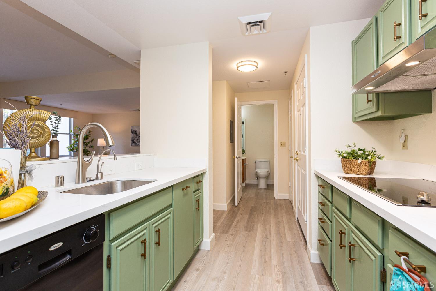 Detail Gallery Image 2 of 16 For 1840 Tice Creek Dr #2210,  Walnut Creek,  CA 94595 - 1 Beds | 1/1 Baths