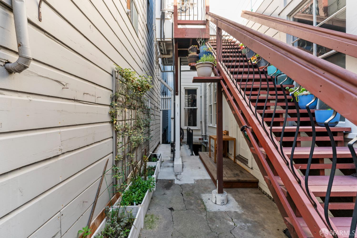 Detail Gallery Image 28 of 39 For 483 Oak St, San Francisco,  CA 94102 - 4 Beds | 2 Baths