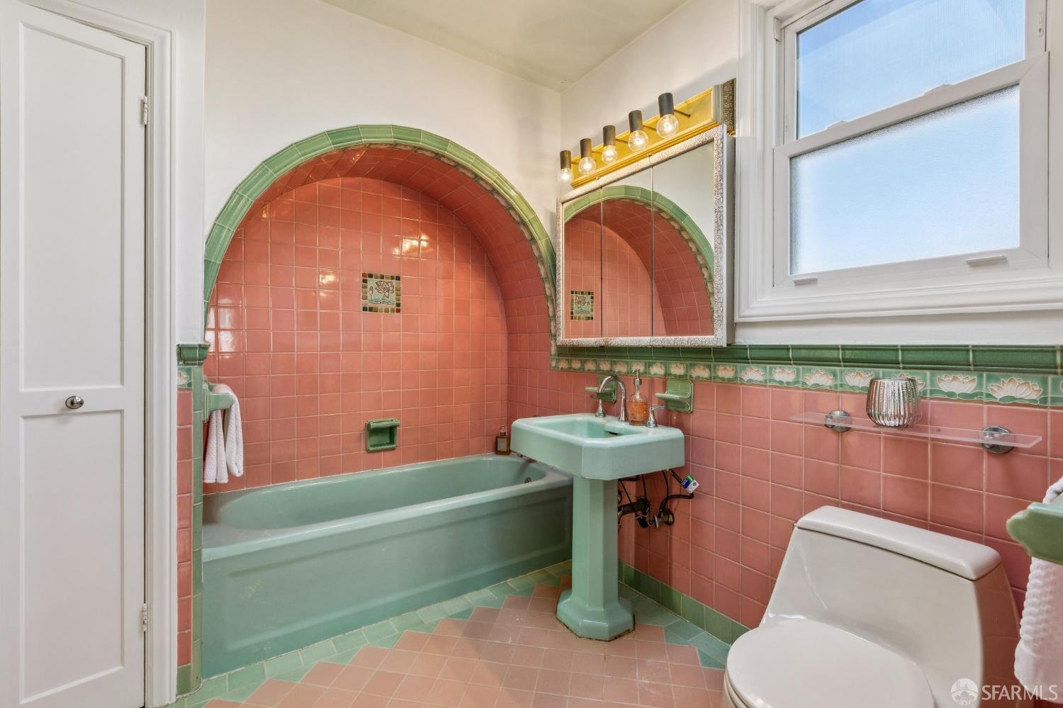 Detail Gallery Image 32 of 55 For 2830 Lawton St, San Francisco,  CA 94122 - 3 Beds | 1/2 Baths