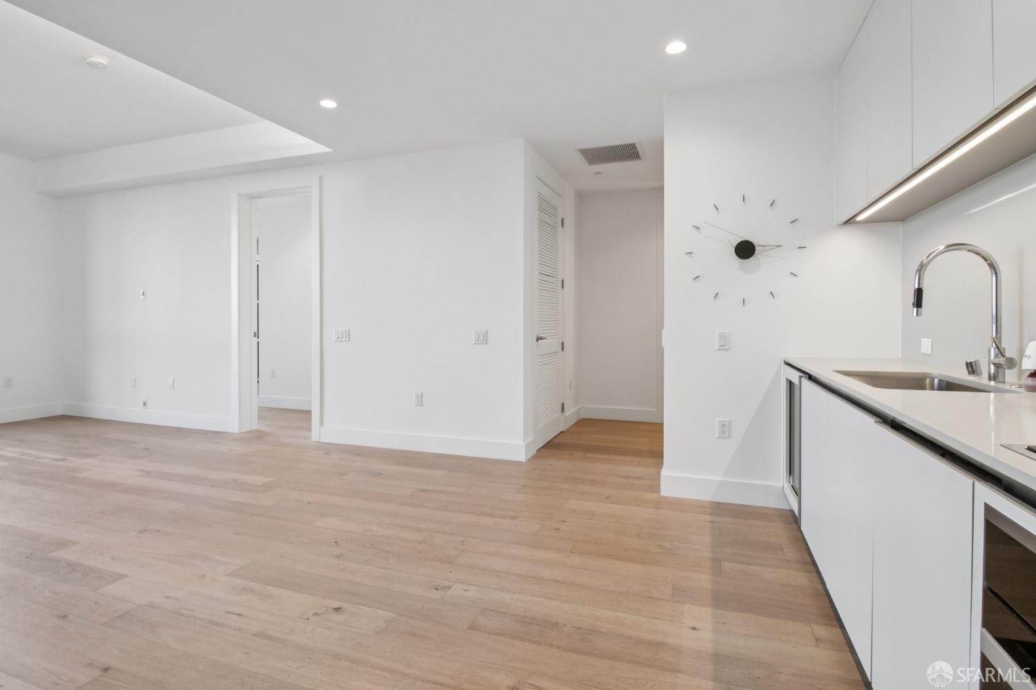 Photo #8: 426094425 Listing: Photo #8