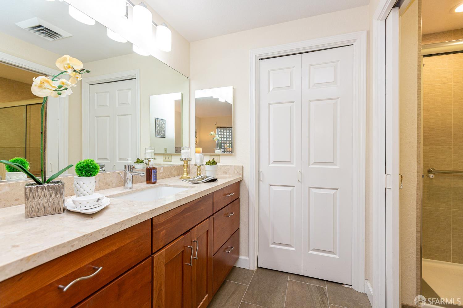 Detail Gallery Image 11 of 16 For 1840 Tice Creek Dr #2210,  Walnut Creek,  CA 94595 - 1 Beds | 1/1 Baths