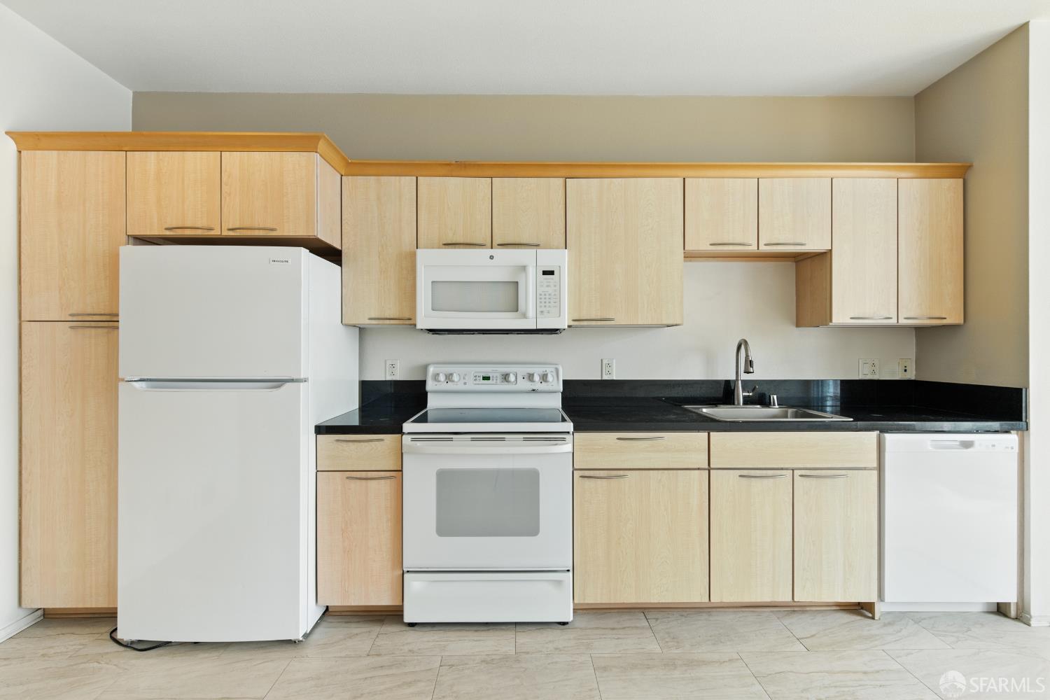 Detail Gallery Image 3 of 28 For 1 Lakeside Dr #1006,  Oakland,  CA 94612 - 1 Beds | 1 Baths