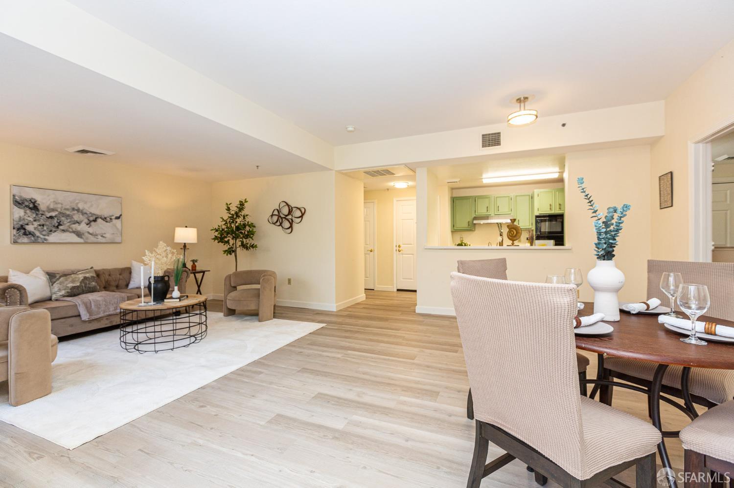 Detail Gallery Image 8 of 16 For 1840 Tice Creek Dr #2210,  Walnut Creek,  CA 94595 - 1 Beds | 1/1 Baths