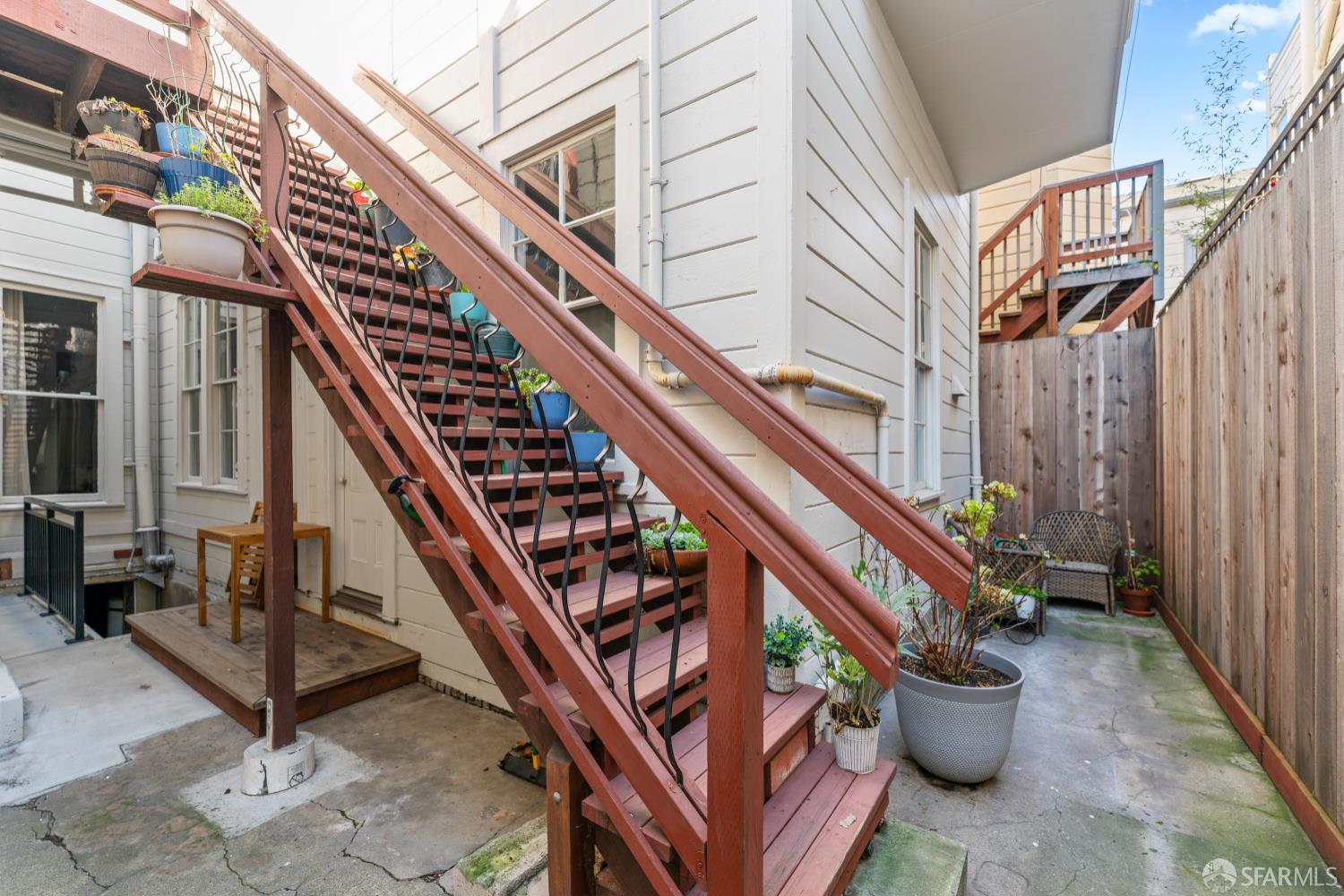 Detail Gallery Image 27 of 39 For 483 Oak St, San Francisco,  CA 94102 - 4 Beds | 2 Baths