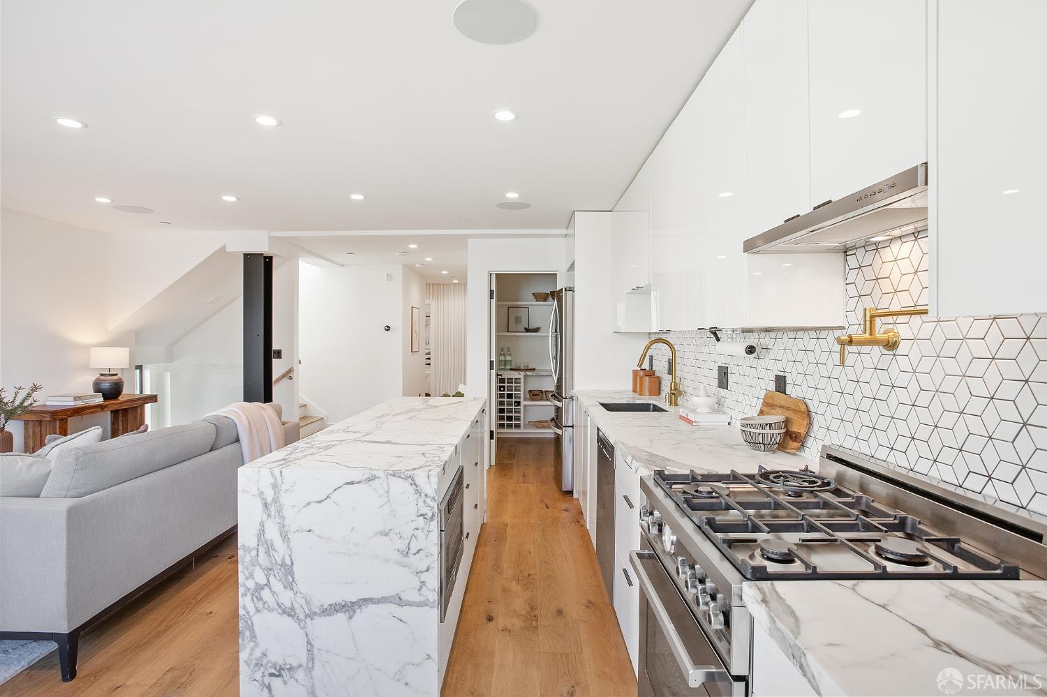 Detail Gallery Image 26 of 29 For 495 Chapman St, San Francisco,  CA 94110 - 4 Beds | 3 Baths