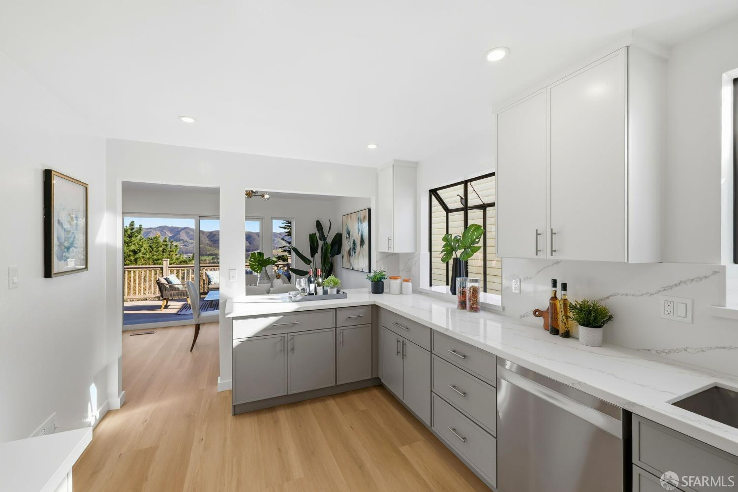 Detail Gallery Image 7 of 31 For 741 Gellert Blvd, Daly City,  CA 94015 - 3 Beds | 3 Baths