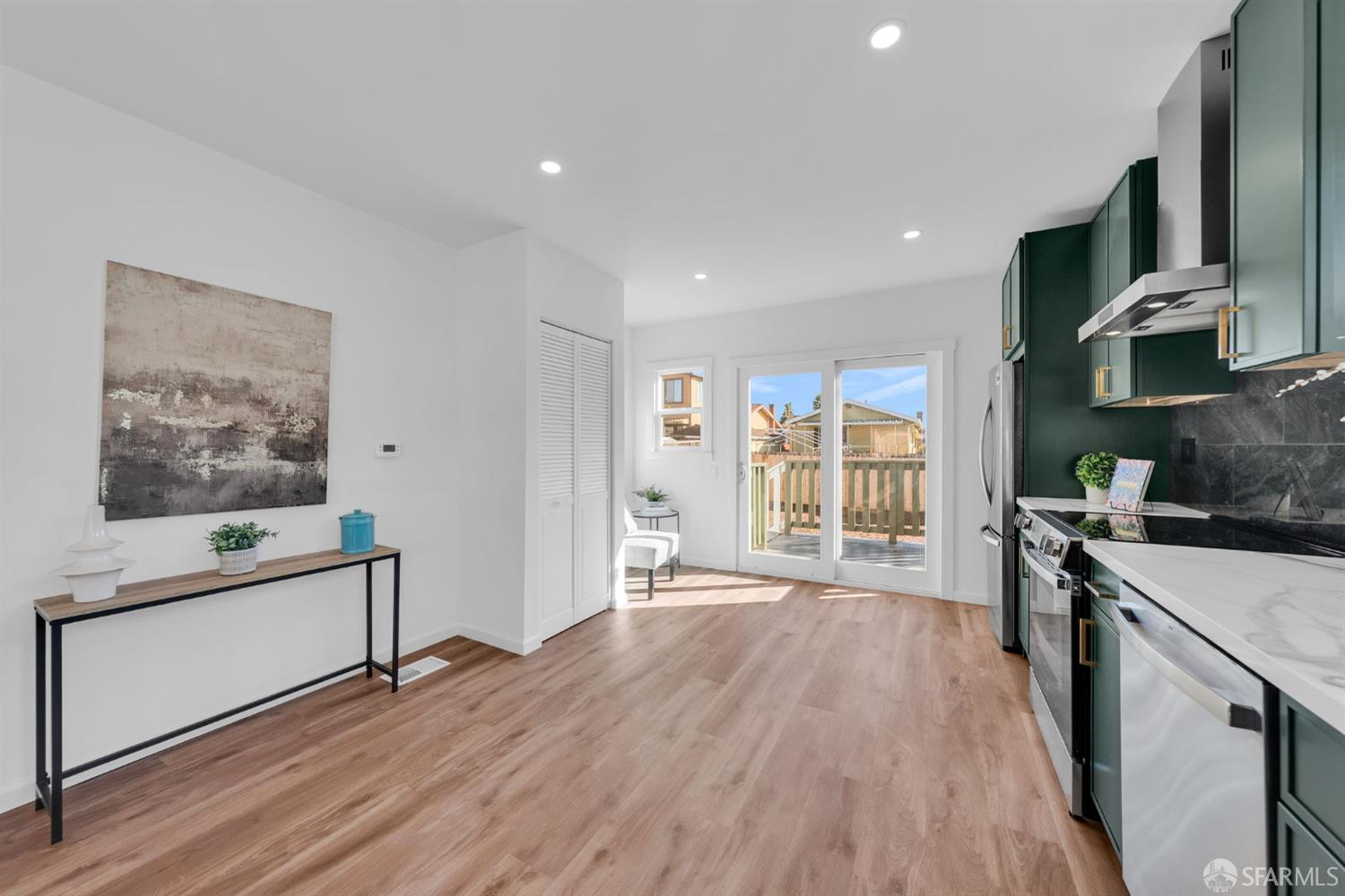 Detail Gallery Image 20 of 56 For 2906 Seminary Ave, Oakland,  CA 94605 - 2 Beds | 2 Baths