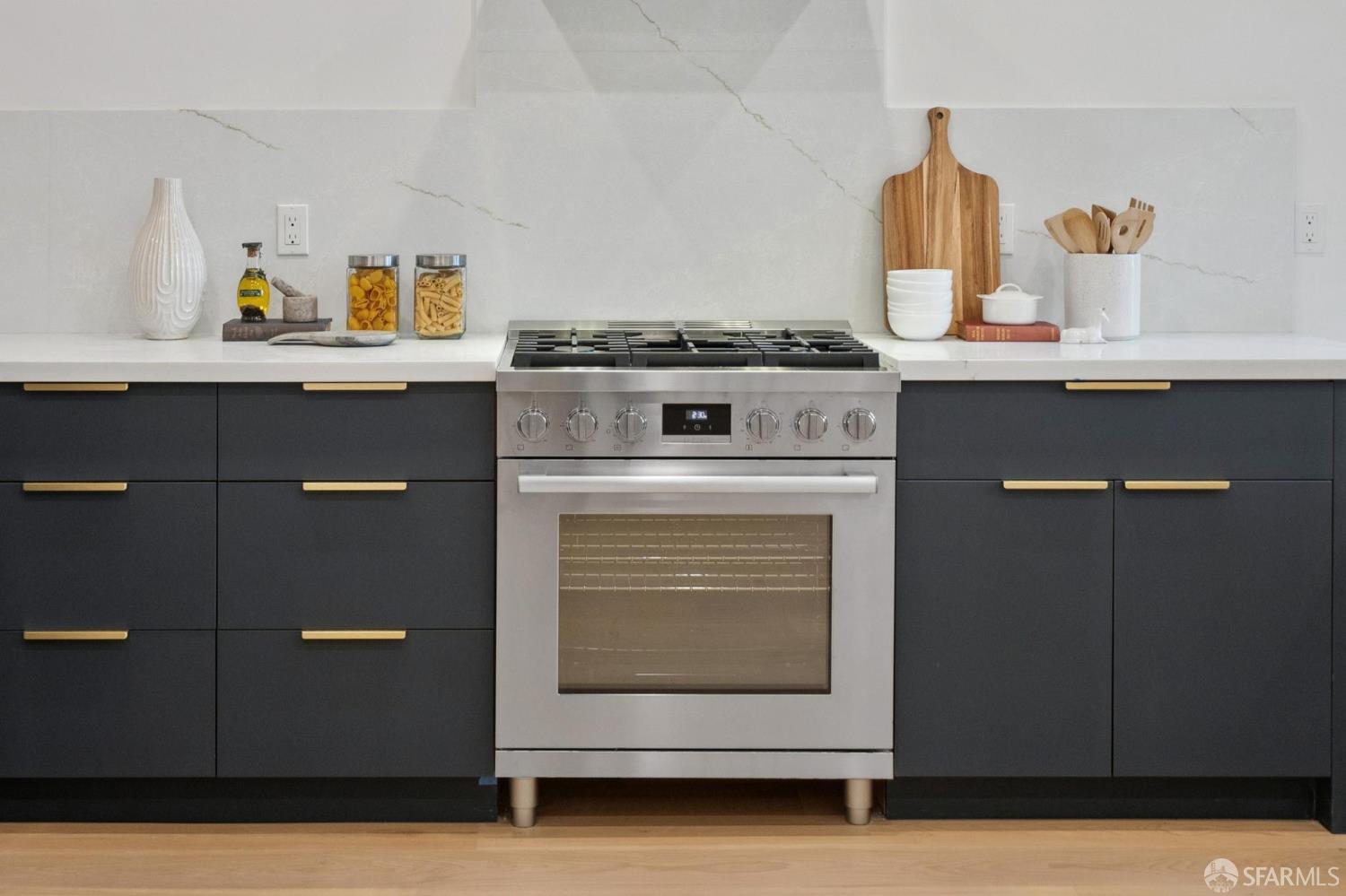 Detail Gallery Image 17 of 56 For 224 Clayton St #224,  San Francisco,  CA 94117 - 4 Beds | 2/1 Baths