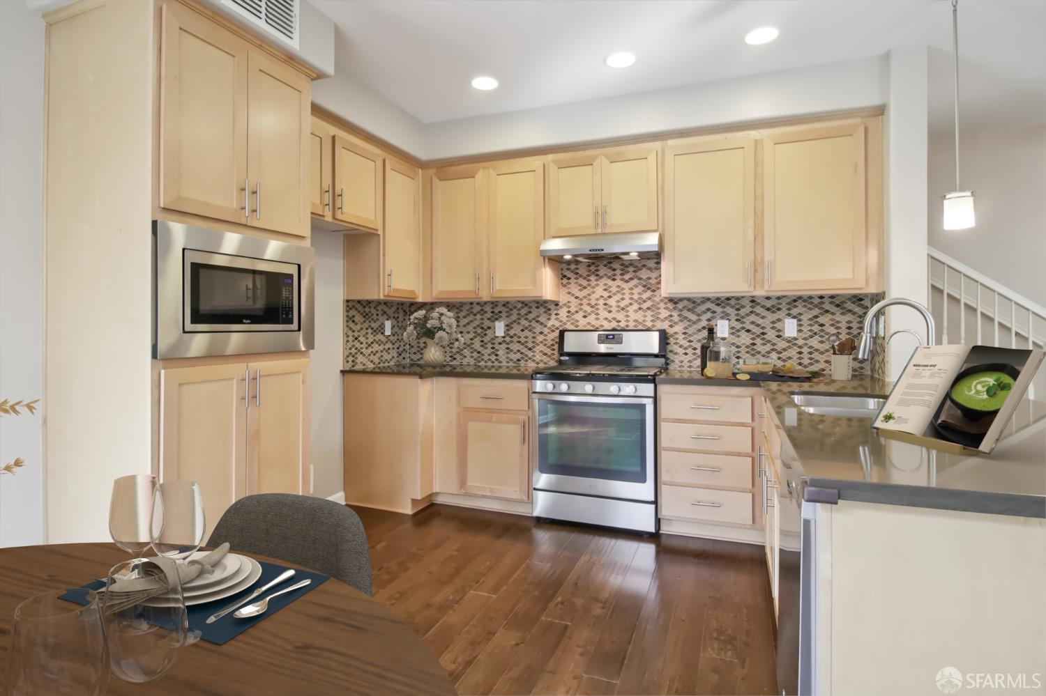 Detail Gallery Image 5 of 41 For 1297 Coyote Creek Way, Milpitas,  CA 95035 - 3 Beds | 2/1 Baths