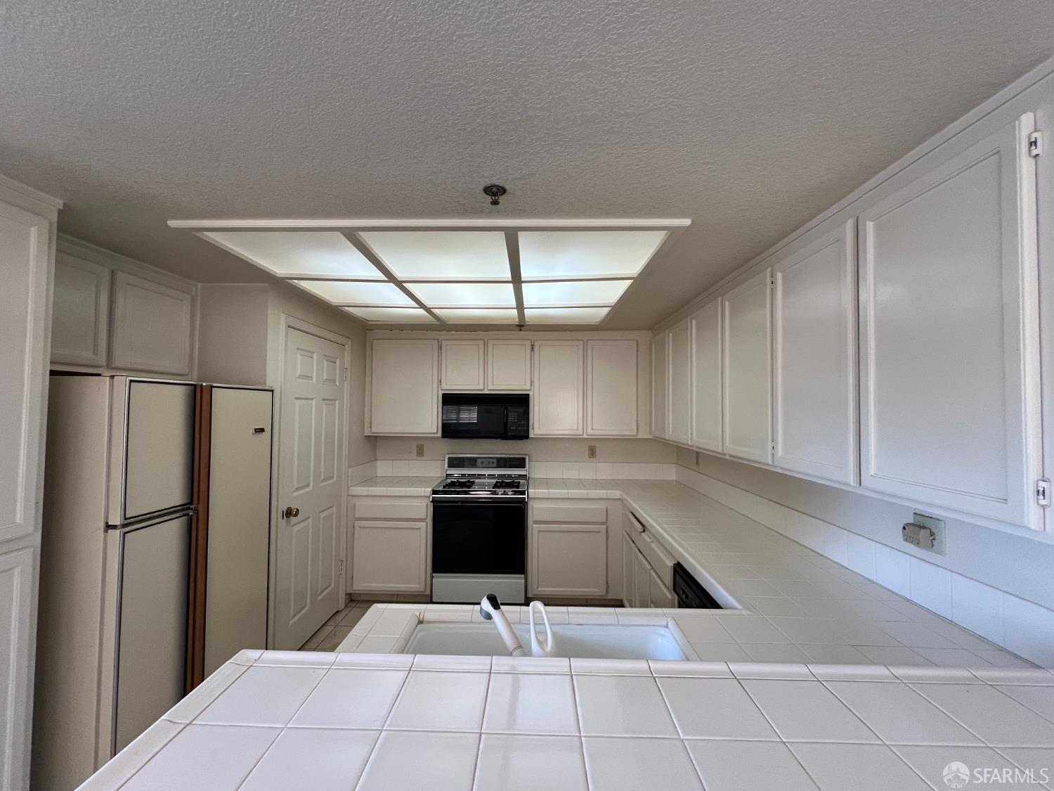 Detail Gallery Image 5 of 12 For 1208 Cameron Ln, Daly City,  CA 94014 - 2 Beds | 2 Baths