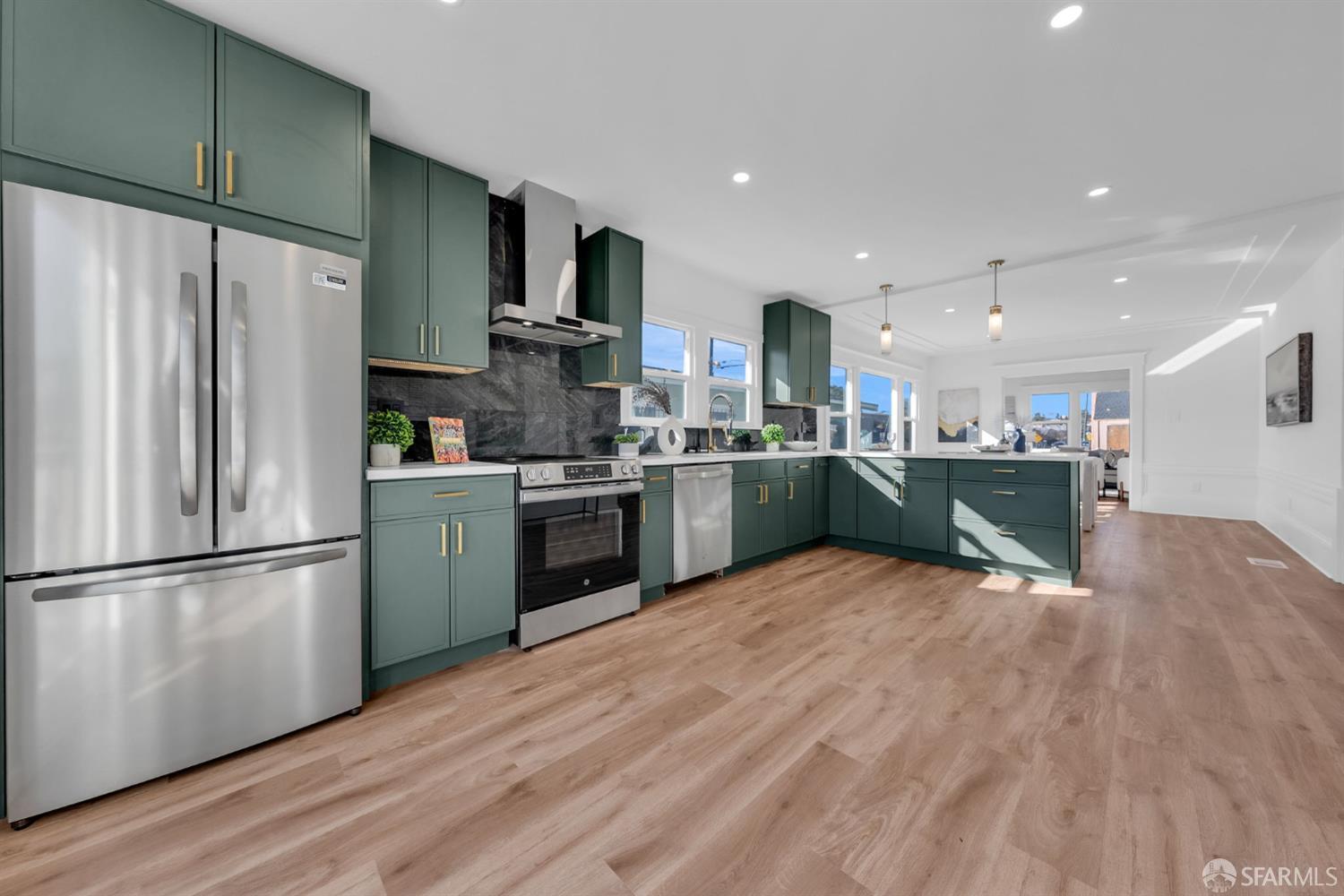 Detail Gallery Image 22 of 56 For 2906 Seminary Ave, Oakland,  CA 94605 - 2 Beds | 2 Baths