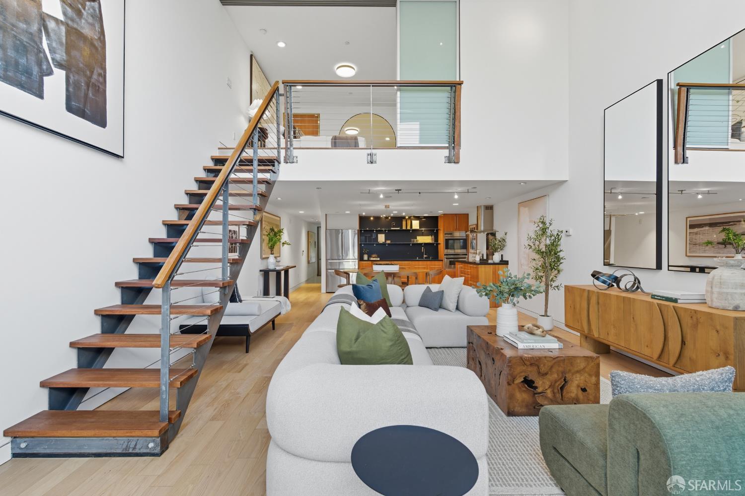 Detail Gallery Image 3 of 38 For 188 South Park St #5,  San Francisco,  CA 94107 - 3 Beds | 2/1 Baths