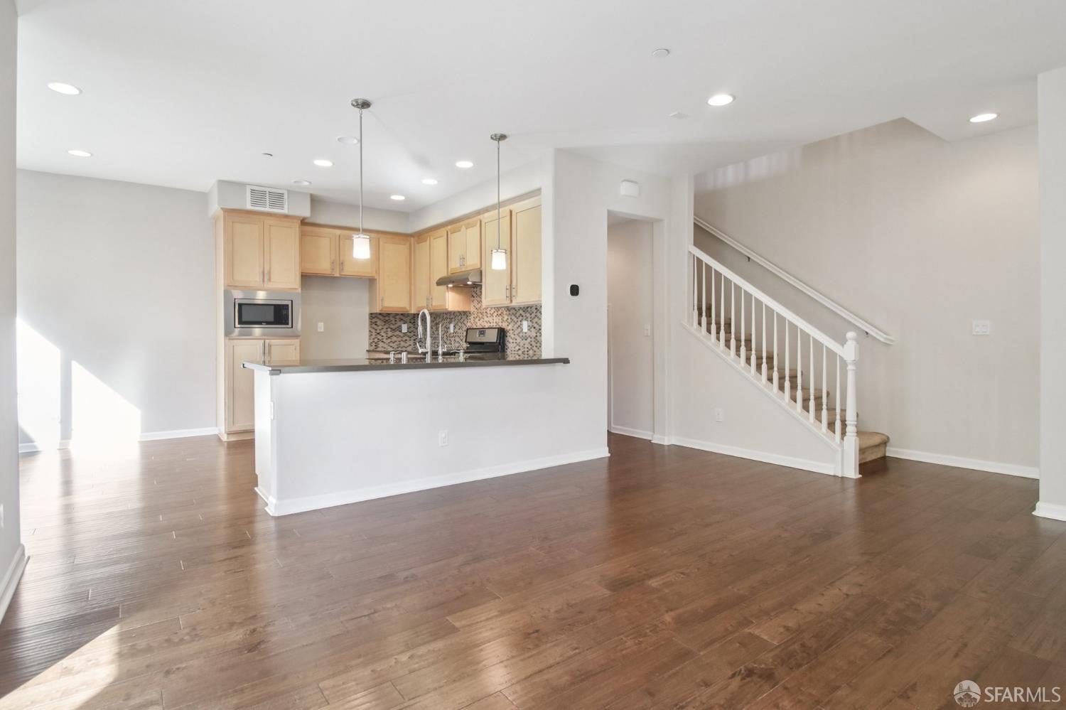 Detail Gallery Image 18 of 41 For 1297 Coyote Creek Way, Milpitas,  CA 95035 - 3 Beds | 2/1 Baths