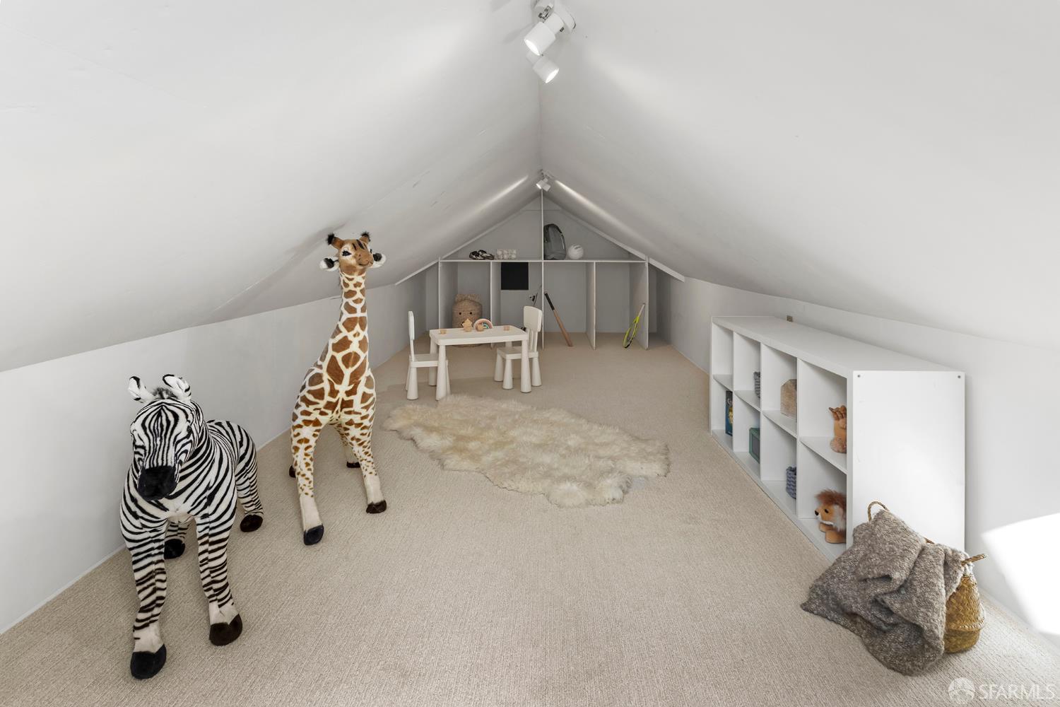 Detail Gallery Image 22 of 30 For 327 Caselli Ave, San Francisco,  CA 94114 - 2 Beds | 1/1 Baths