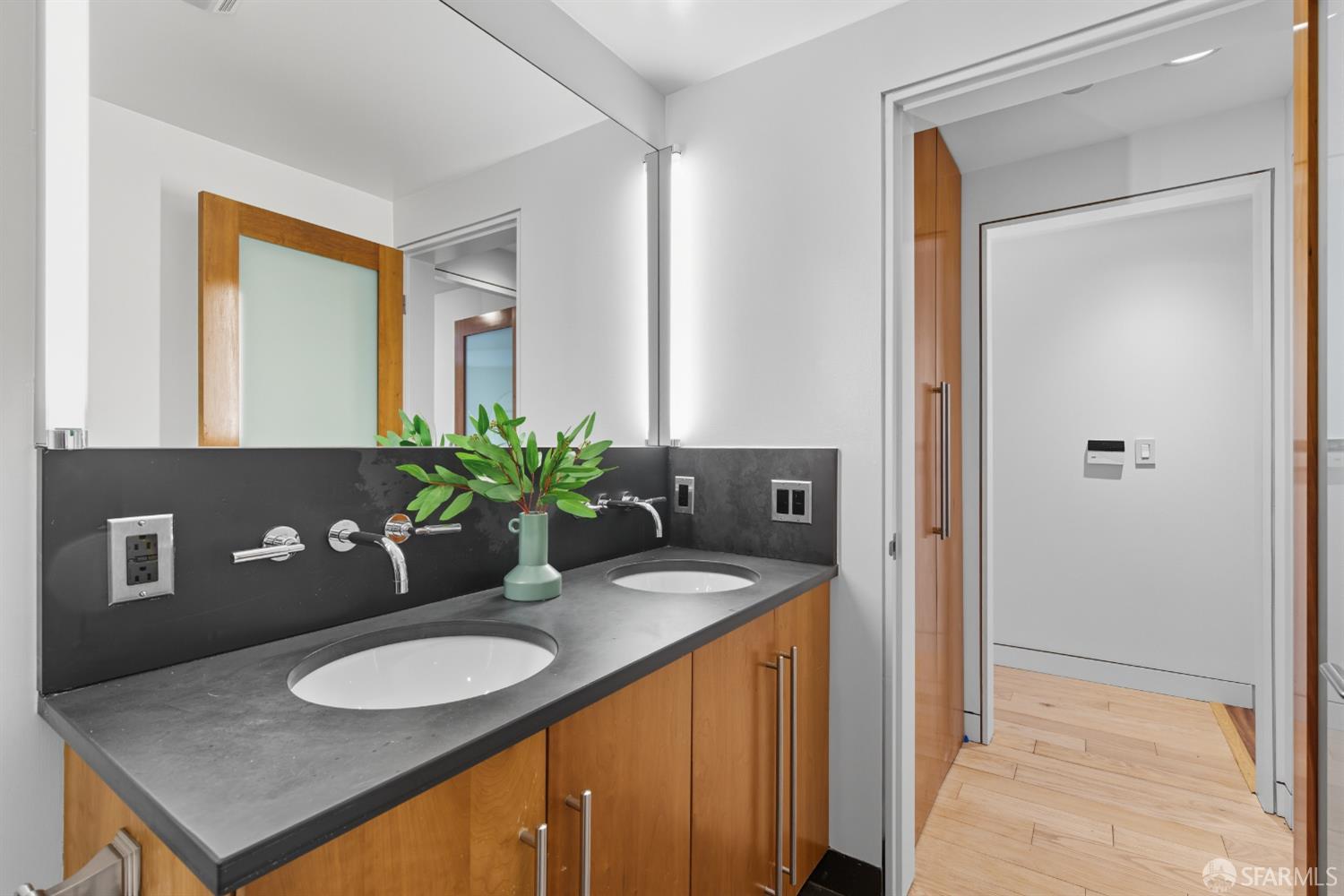 Detail Gallery Image 23 of 38 For 188 South Park St #5,  San Francisco,  CA 94107 - 3 Beds | 2/1 Baths