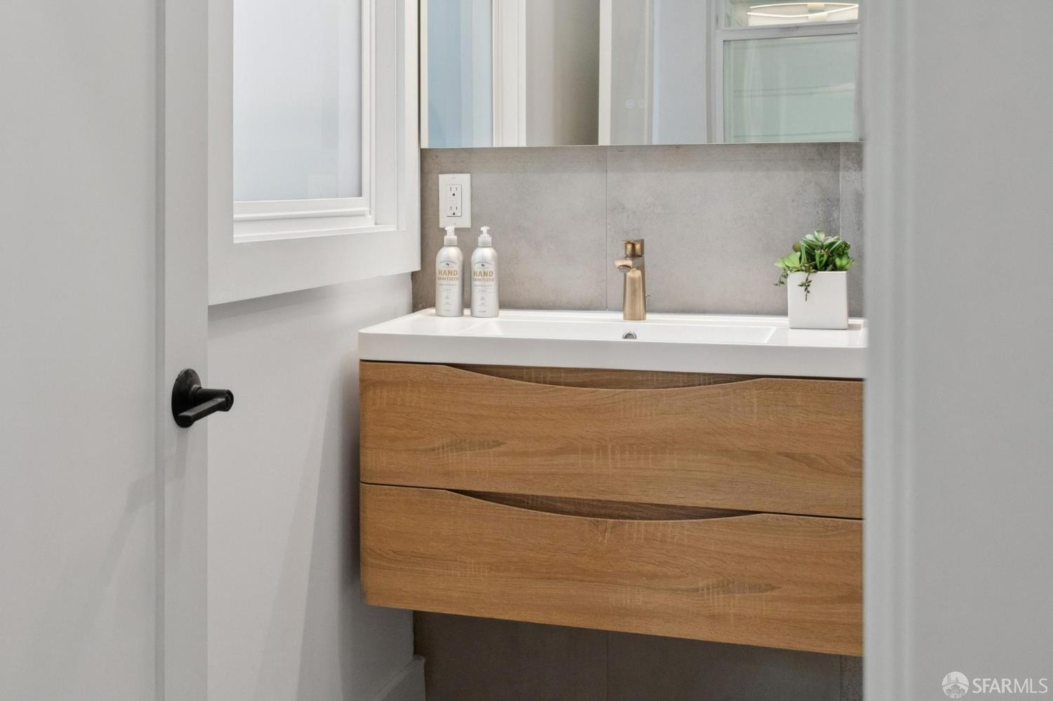 Detail Gallery Image 44 of 56 For 224 Clayton St #224,  San Francisco,  CA 94117 - 4 Beds | 2/1 Baths