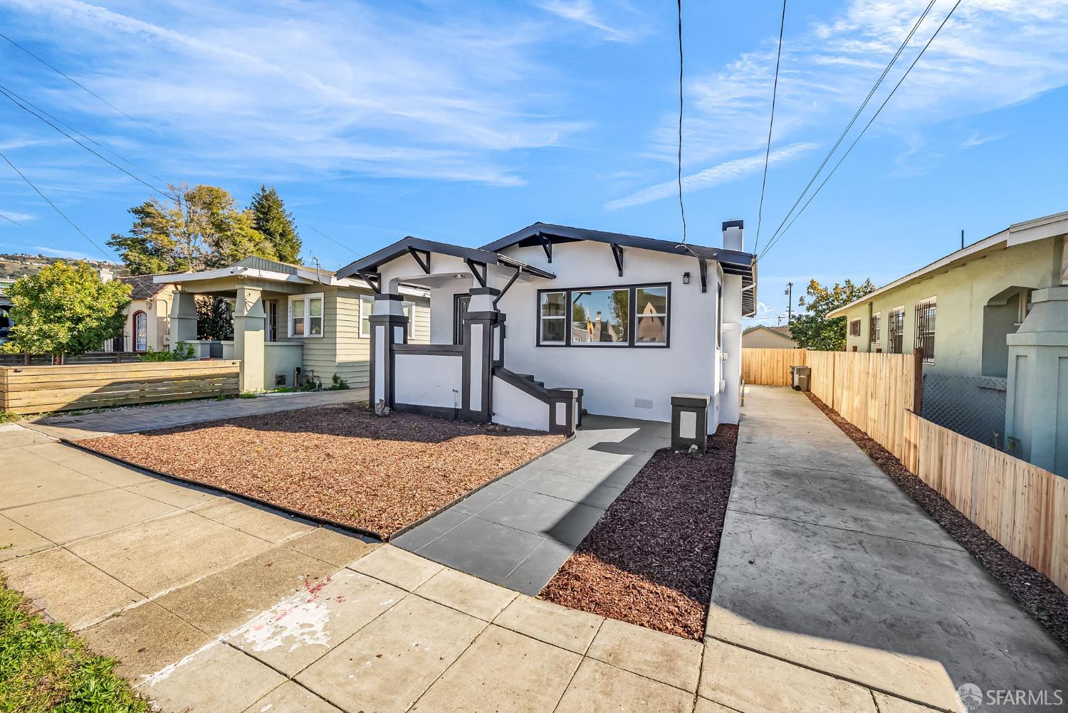 Detail Gallery Image 5 of 56 For 2906 Seminary Ave, Oakland,  CA 94605 - 2 Beds | 2 Baths