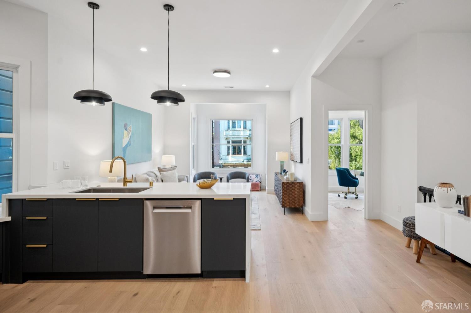 Detail Gallery Image 10 of 56 For 224 Clayton St #224,  San Francisco,  CA 94117 - 4 Beds | 2/1 Baths