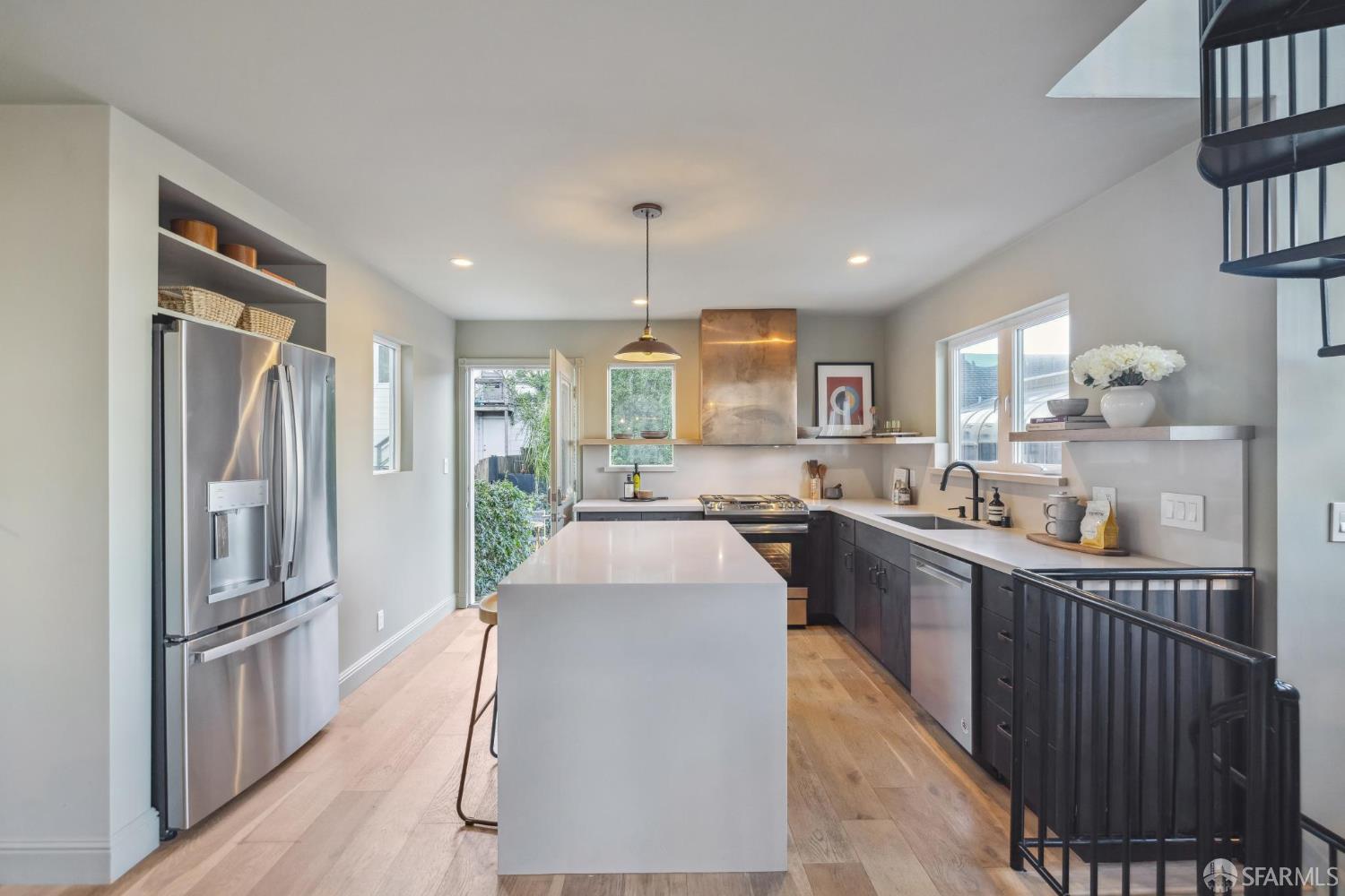 Detail Gallery Image 14 of 97 For 3316 Folsom St, San Francisco,  CA 94110 - 2 Beds | 2/1 Baths