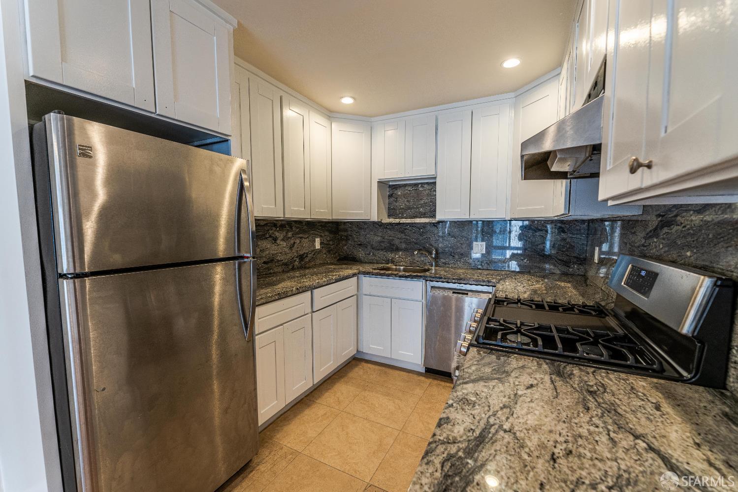 Detail Gallery Image 3 of 9 For 2512 Fillmore St #1,  San Francisco,  CA 94115 - 2 Beds | 1 Baths