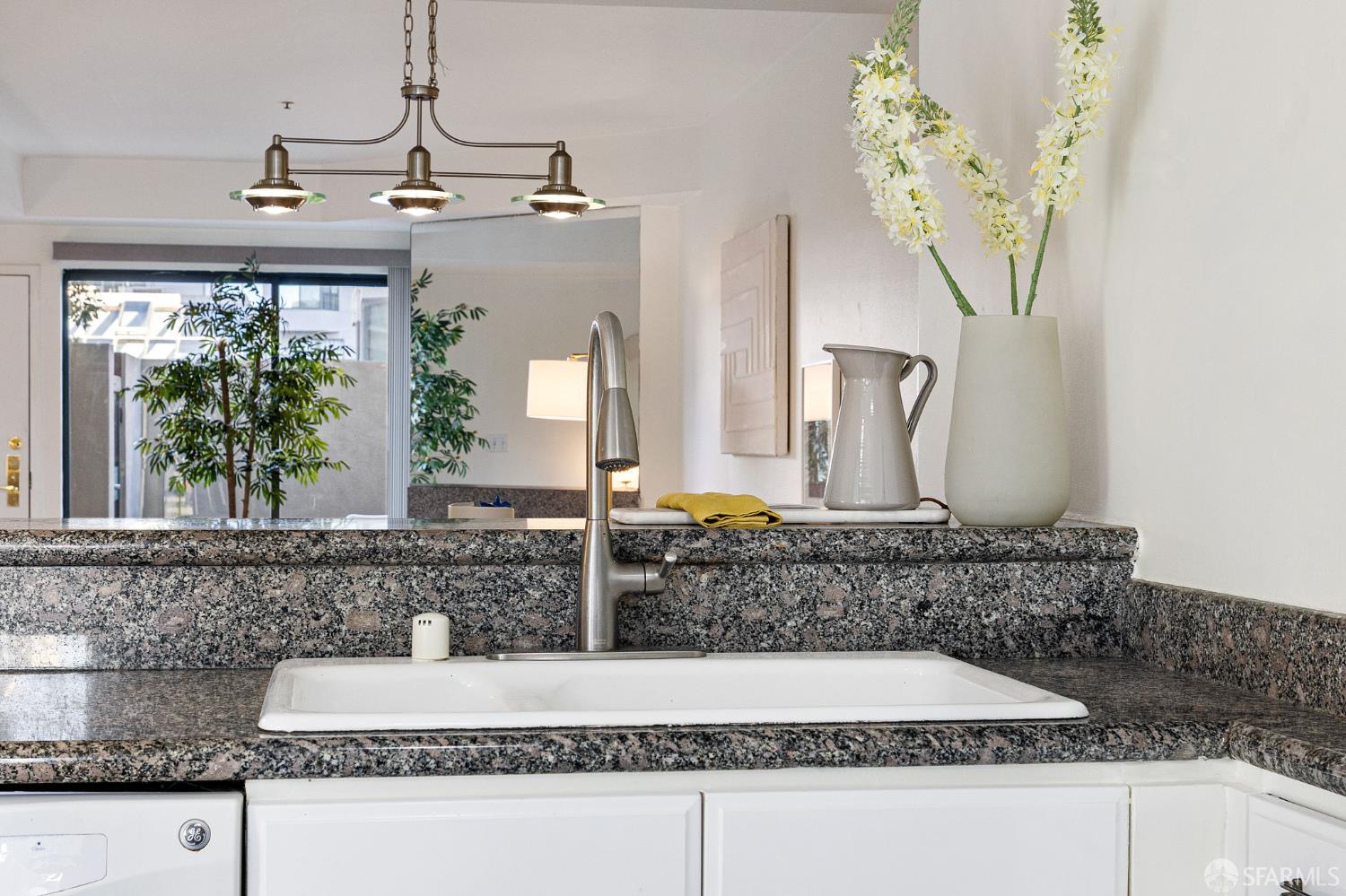 Detail Gallery Image 30 of 72 For 601 Van Ness Ave #39,  San Francisco,  CA 94102 - 2 Beds | 2 Baths