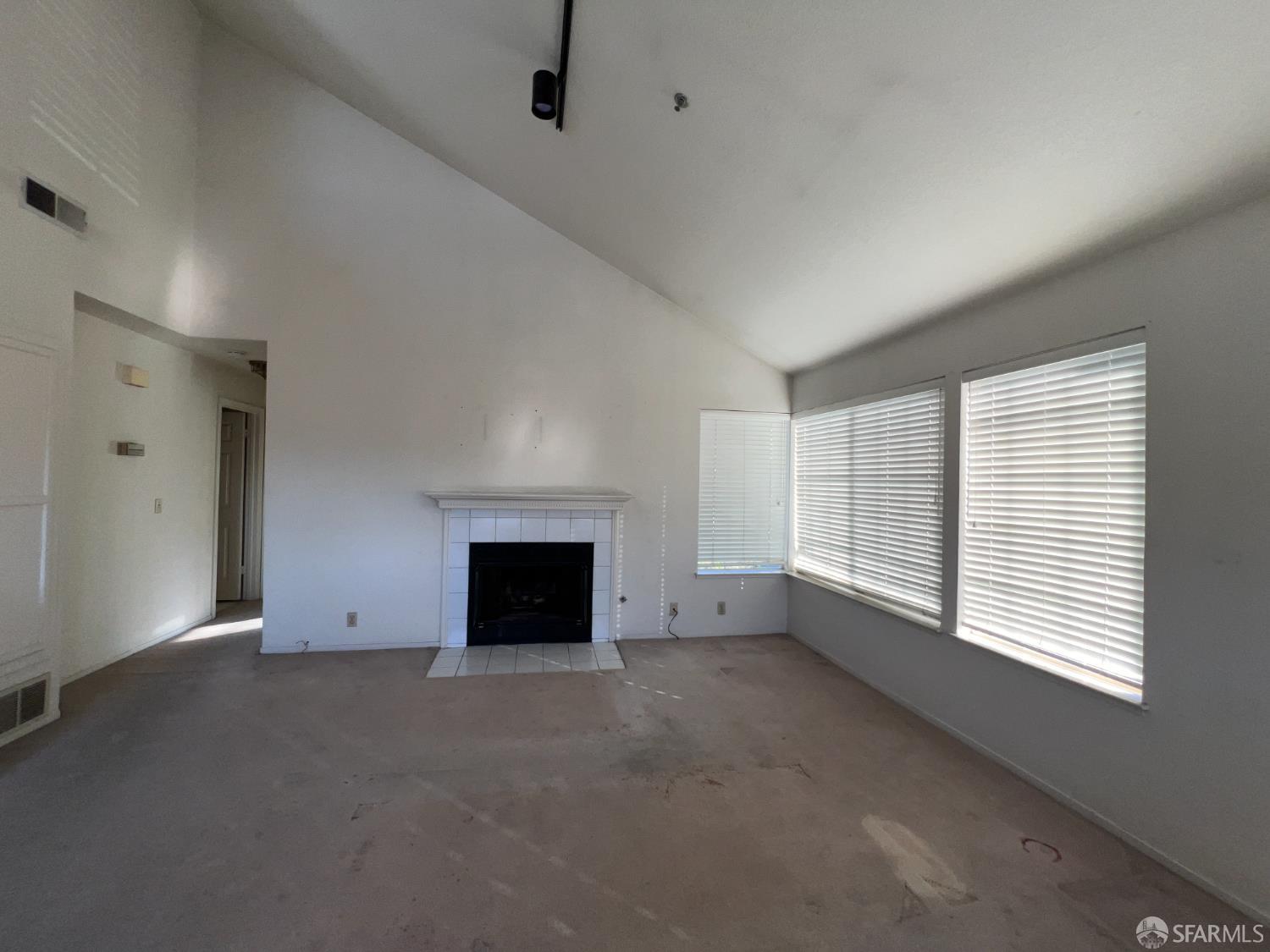 Detail Gallery Image 4 of 12 For 1208 Cameron Ln, Daly City,  CA 94014 - 2 Beds | 2 Baths