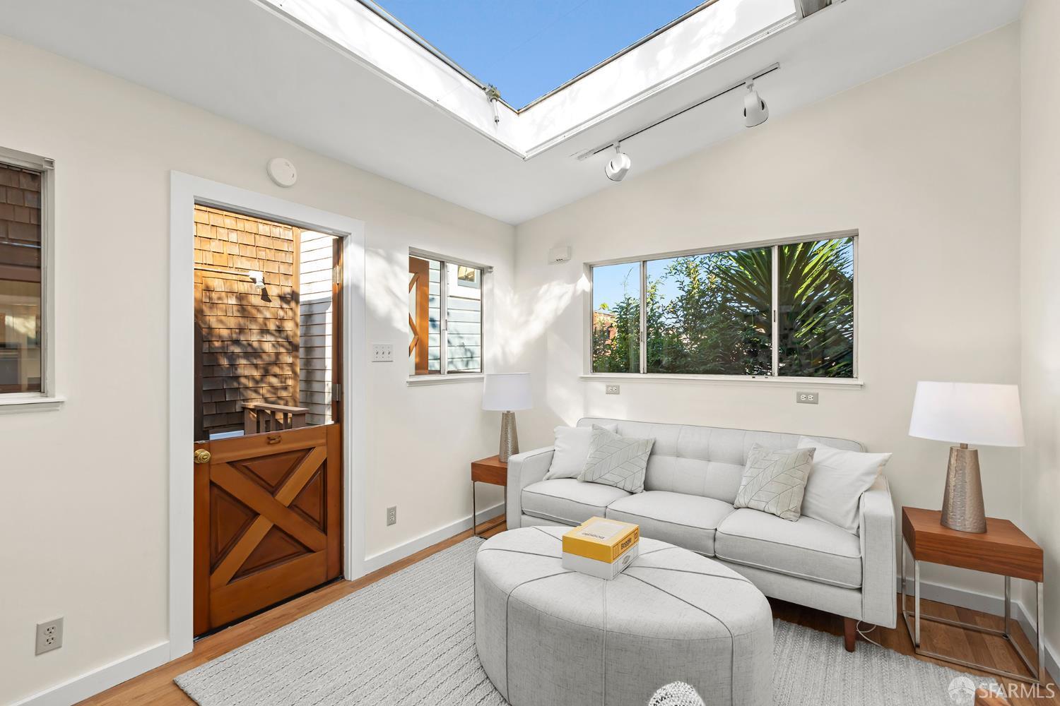 Detail Gallery Image 20 of 30 For 327 Caselli Ave, San Francisco,  CA 94114 - 2 Beds | 1/1 Baths