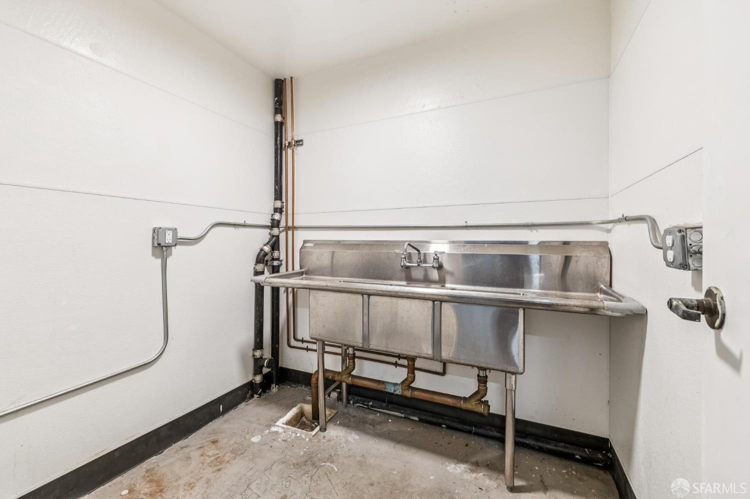 Detail Gallery Image 9 of 31 For 2250 Jerrold Ave #11,  San Francisco,  CA 94124 - – Beds | – Baths