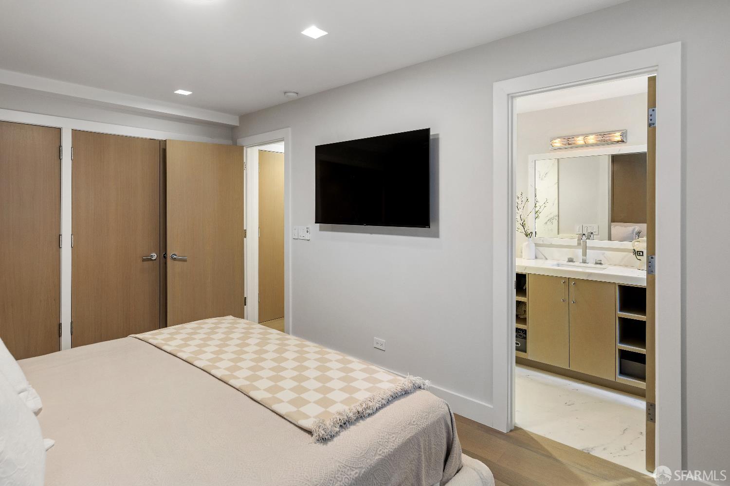 Photo #18: 425023066 Listing: Photo #18