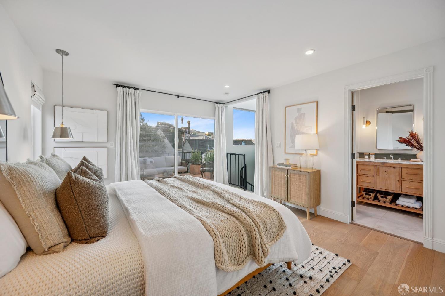 Detail Gallery Image 32 of 97 For 3316 Folsom St, San Francisco,  CA 94110 - 2 Beds | 2/1 Baths