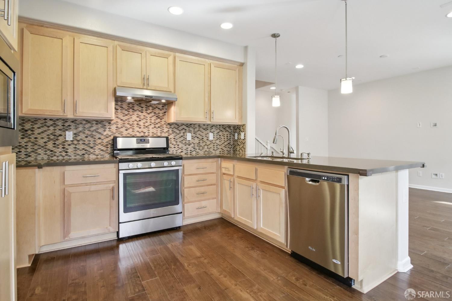 Detail Gallery Image 10 of 41 For 1297 Coyote Creek Way, Milpitas,  CA 95035 - 3 Beds | 2/1 Baths