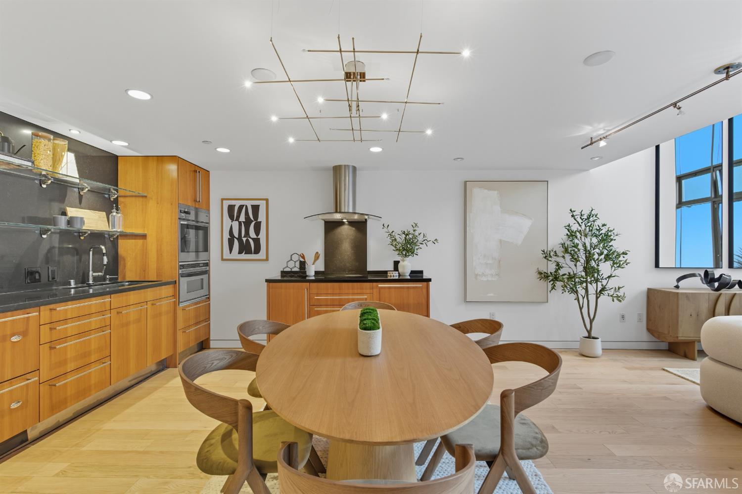 Detail Gallery Image 10 of 38 For 188 South Park St #5,  San Francisco,  CA 94107 - 3 Beds | 2/1 Baths